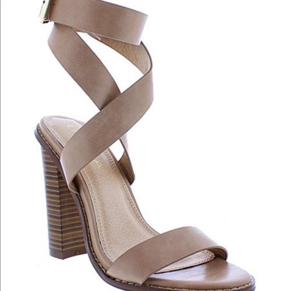 Vici Tan shoes size 9